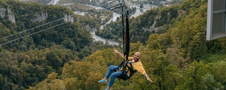 Качели над пропастью в Сочи: как летают на SochiSwing и сколько стоит полёт