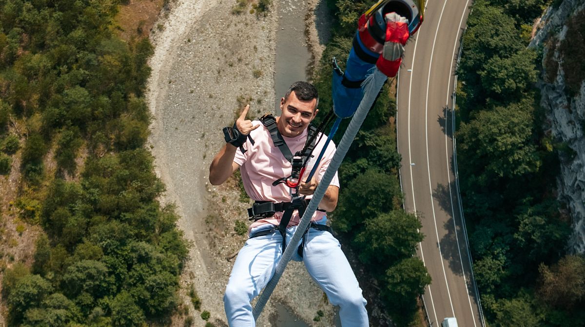 Банджи-джампинг, роупджампинг, тарзанка: что это, в чем разница, где можно прыгнуть в России — фото 5